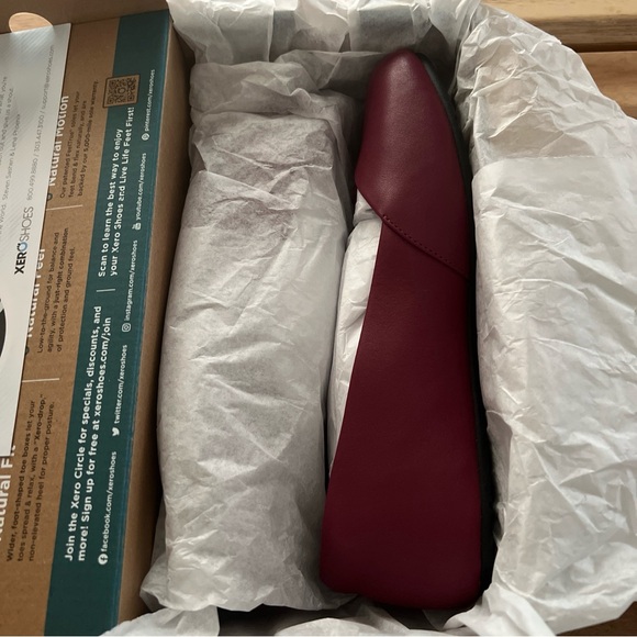 New in box Xero brand women’s flats in a raspberry color Size 9.5 - Picture 7 of 10